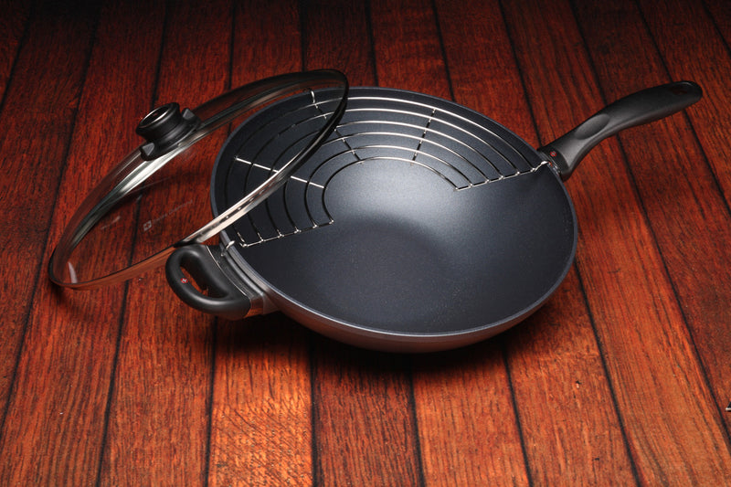 Swiss Diamond HD Nonstick Wok + rack 32 x 9.5cm 5L (15cm Flat Solid Base) with Glass vented Lid