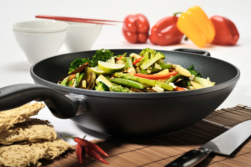 Swiss Diamond HD Nonstick Wok + rack 32 x 9.5cm 5L (15cm Flat Solid Base) with Glass vented Lid